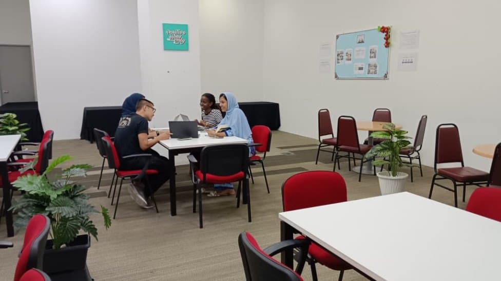 Students collaborating in a study lounge