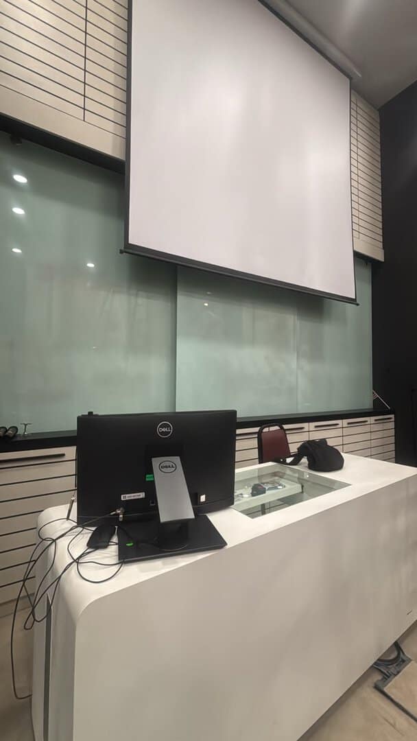 Hybrid lecture hall display and teaching station