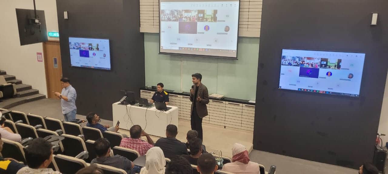 Teaching session in a hybrid lecture hall