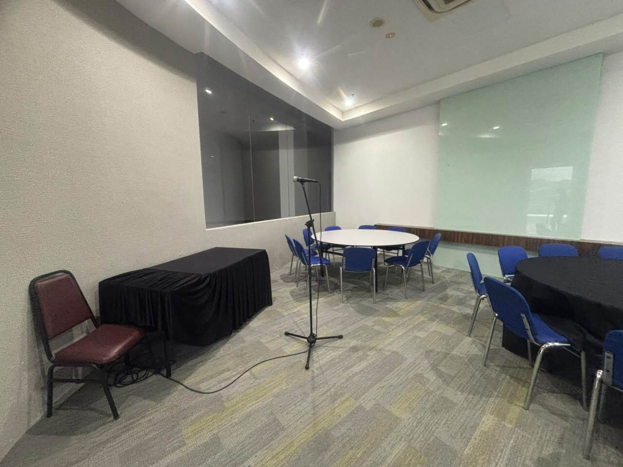 Seating and tables in the Multifaith Room